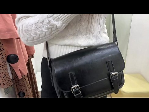 ❤️ Публична мастурбация на младата кучка FeralBerry с вибратор в стаята за обличане ❤ Порно в bg.porn-milf-300.ru ☑